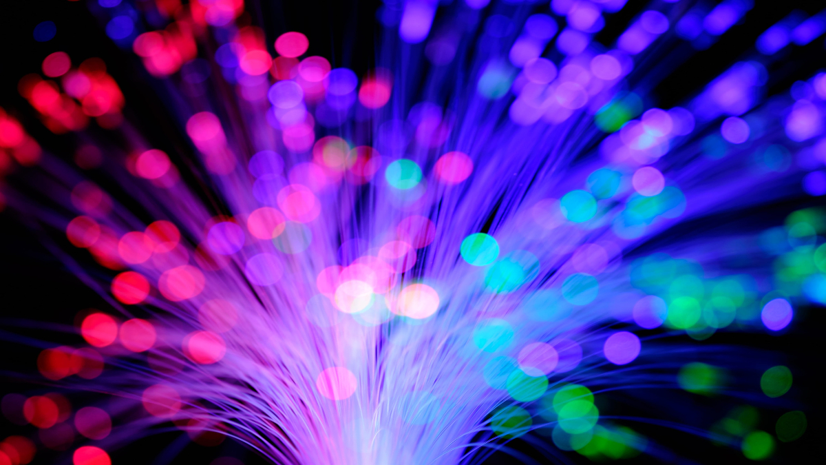 صفقات ألياف Corning تضع مراكز بيانات AI أمام اختبار الاتصال