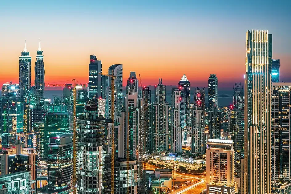 سوق العقارات السكنية في الإمارات ينقسم بين طلب المخطط وتراجع إعادة البيع
